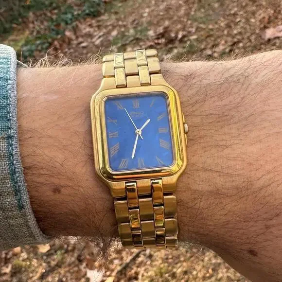 Seiko Tank Quartz - 7N01-5009 - Rare Blue Dial - Needs New Band and Battery - Picture 1 of 5